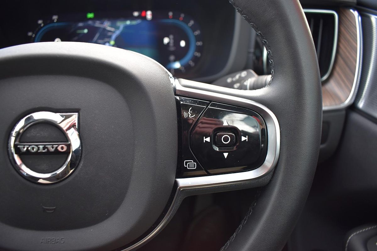 2022 Volvo XC60 Ultimate B6 Dark