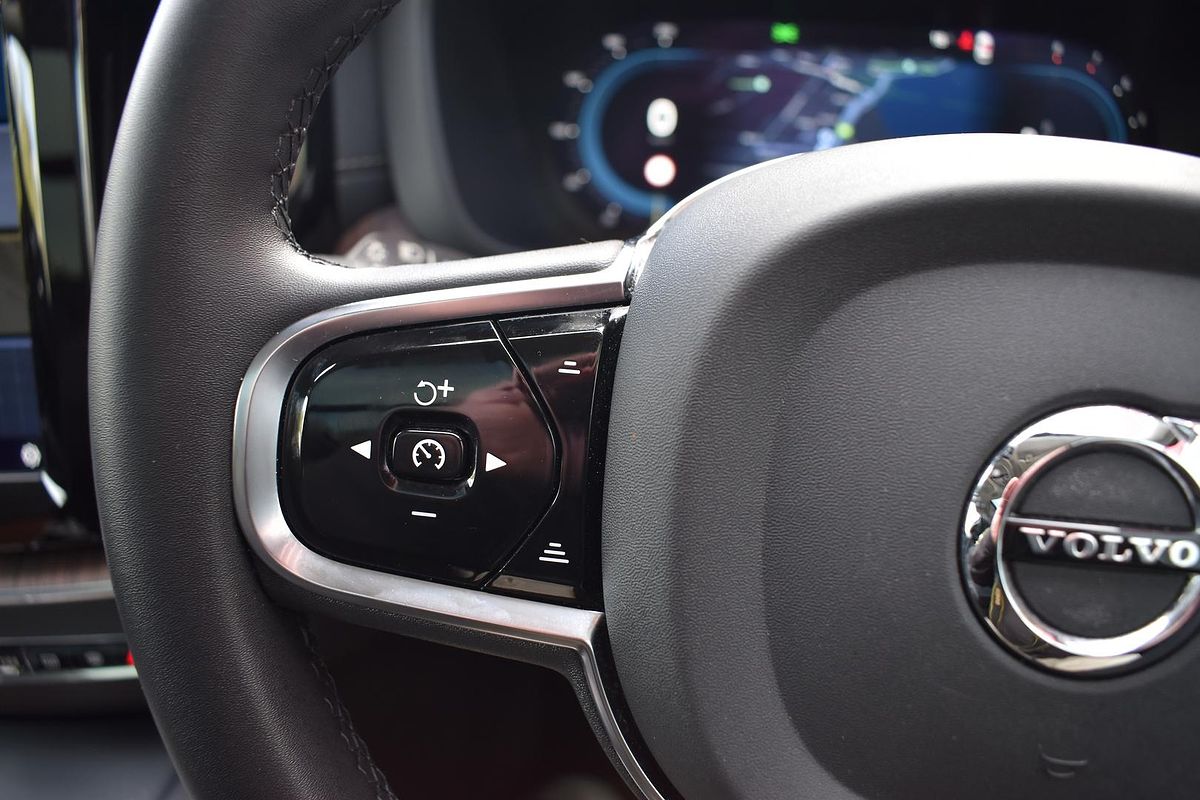 2022 Volvo XC60 Ultimate B6 Dark