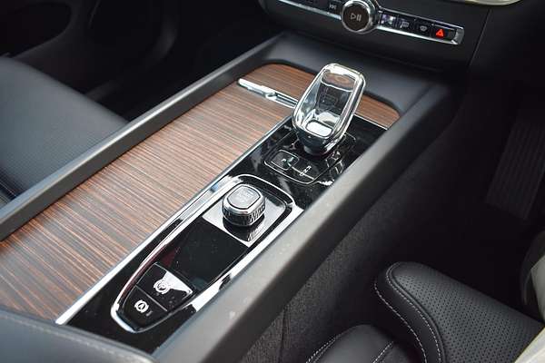 2022 Volvo XC60 Ultimate B6 Dark