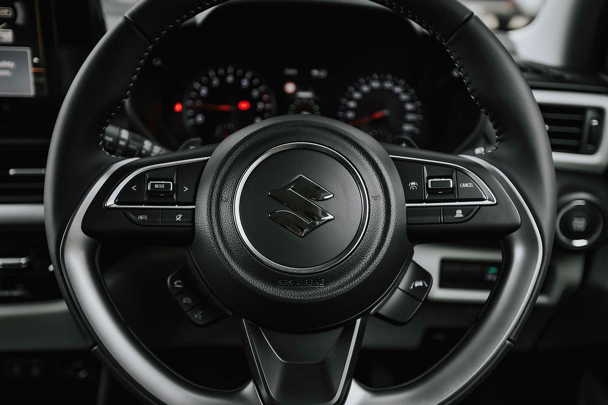2025 Suzuki Swift Hybrid GLX UZ