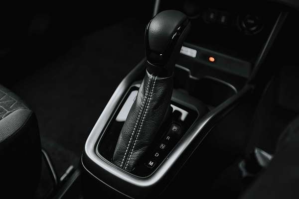 2025 Suzuki Swift Hybrid GLX UZ