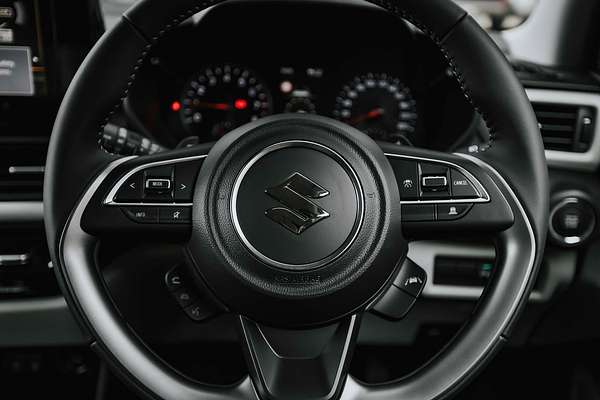 2025 Suzuki Swift Hybrid GLX UZ