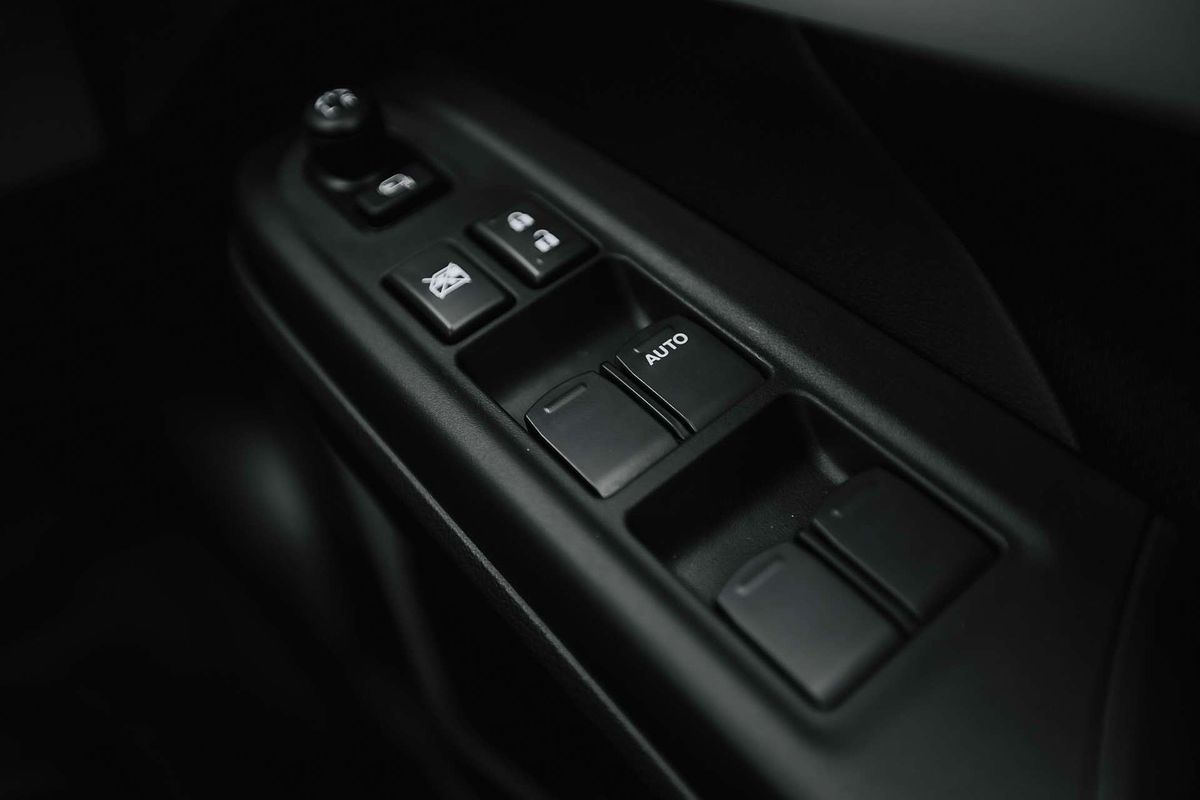 2025 Suzuki Swift Hybrid GLX UZ