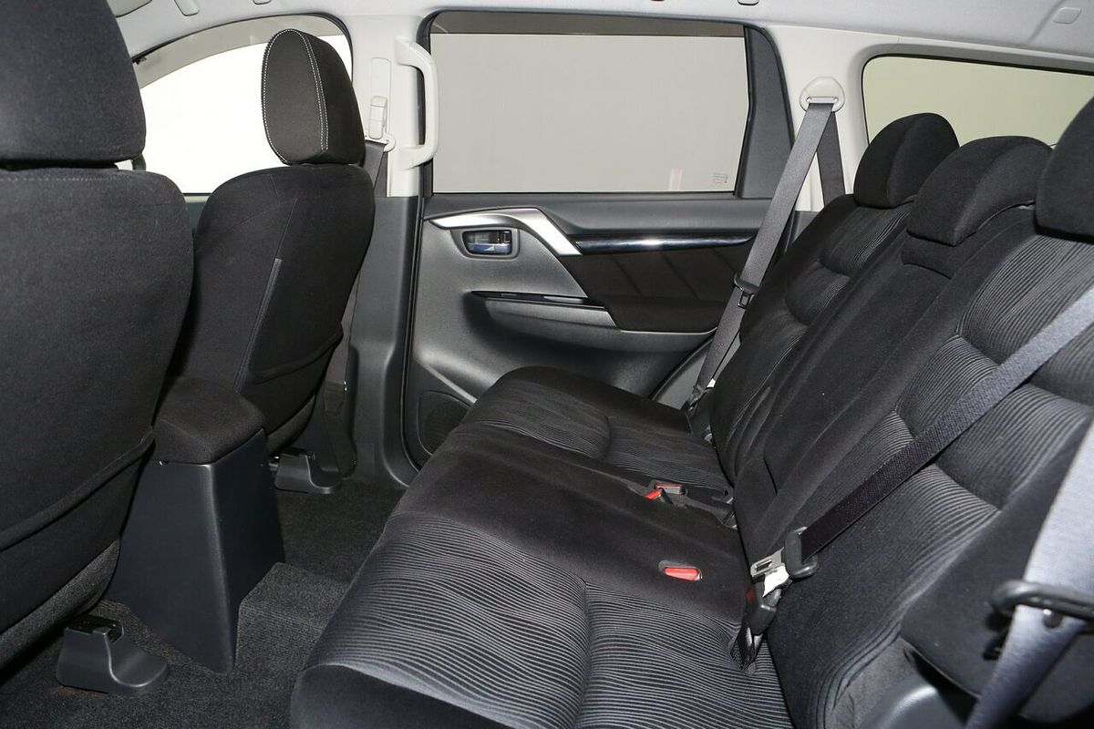 2015 Mitsubishi Pajero Sport GLX QE