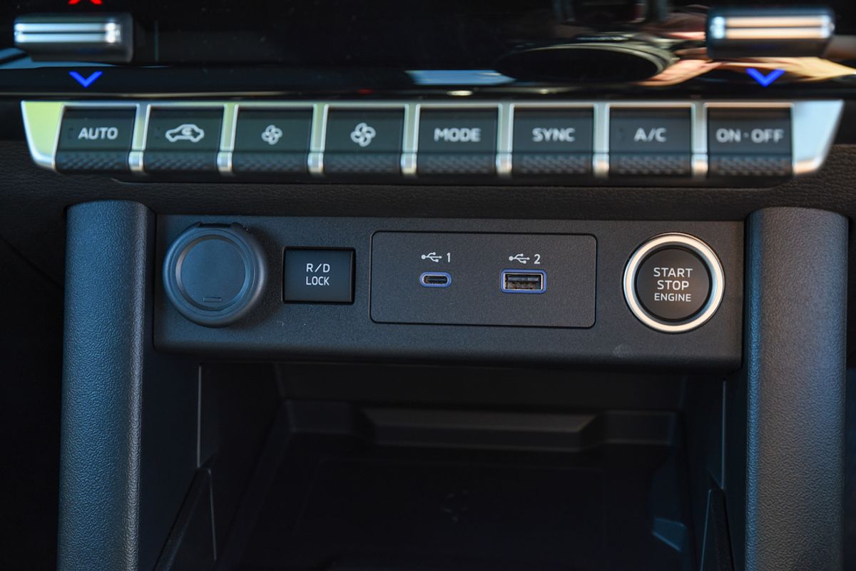2025 Mitsubishi Triton GSR MV 4X4