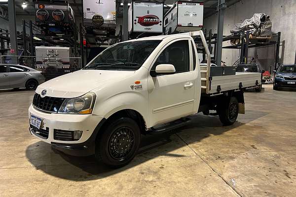 2016 Mahindra Genio   Rear Wheel Drive