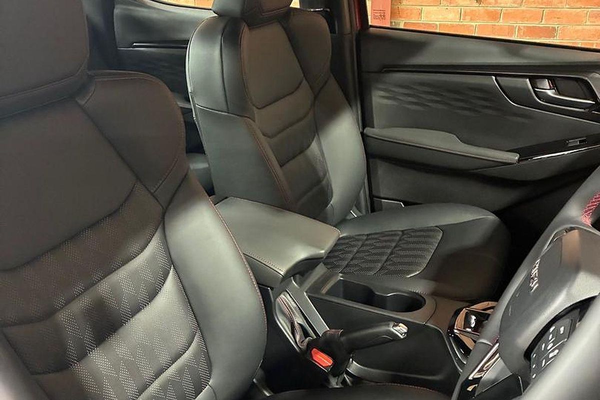 2025 Isuzu D-MAX X-TERRAIN 4X4