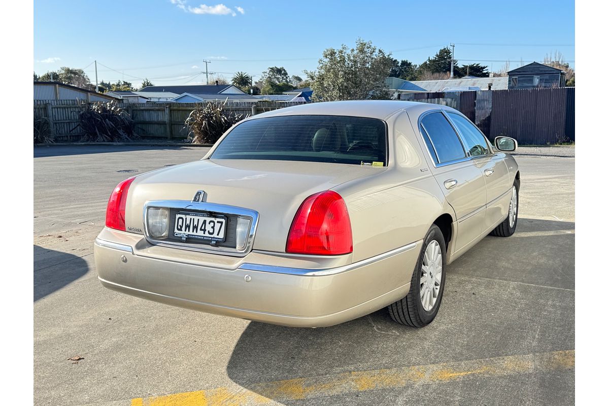 2004 Lincoln TOWNCAR SIGNATURE