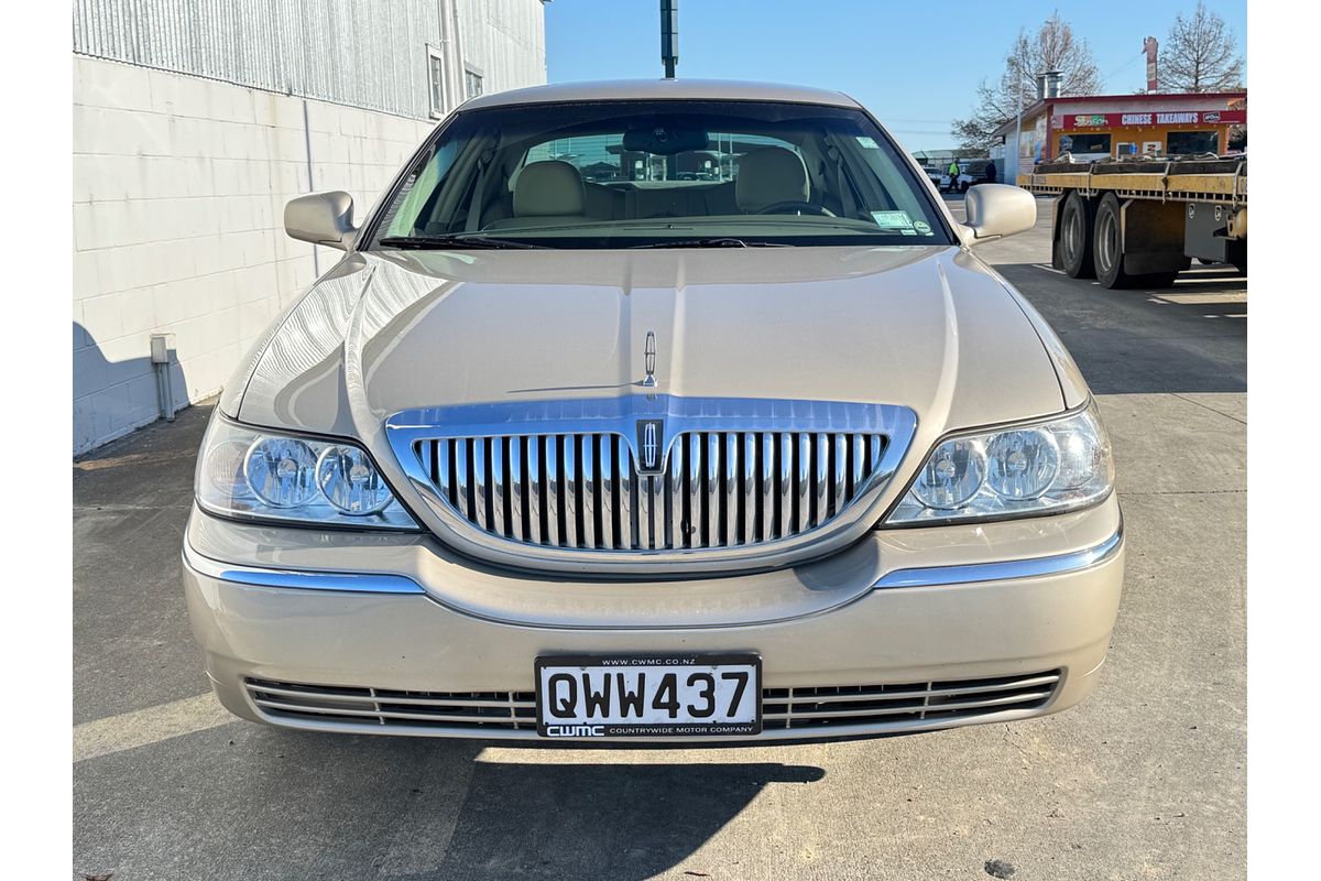 2004 Lincoln TOWNCAR SIGNATURE