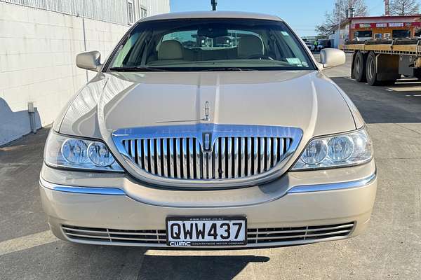 2004 Lincoln TOWNCAR SIGNATURE