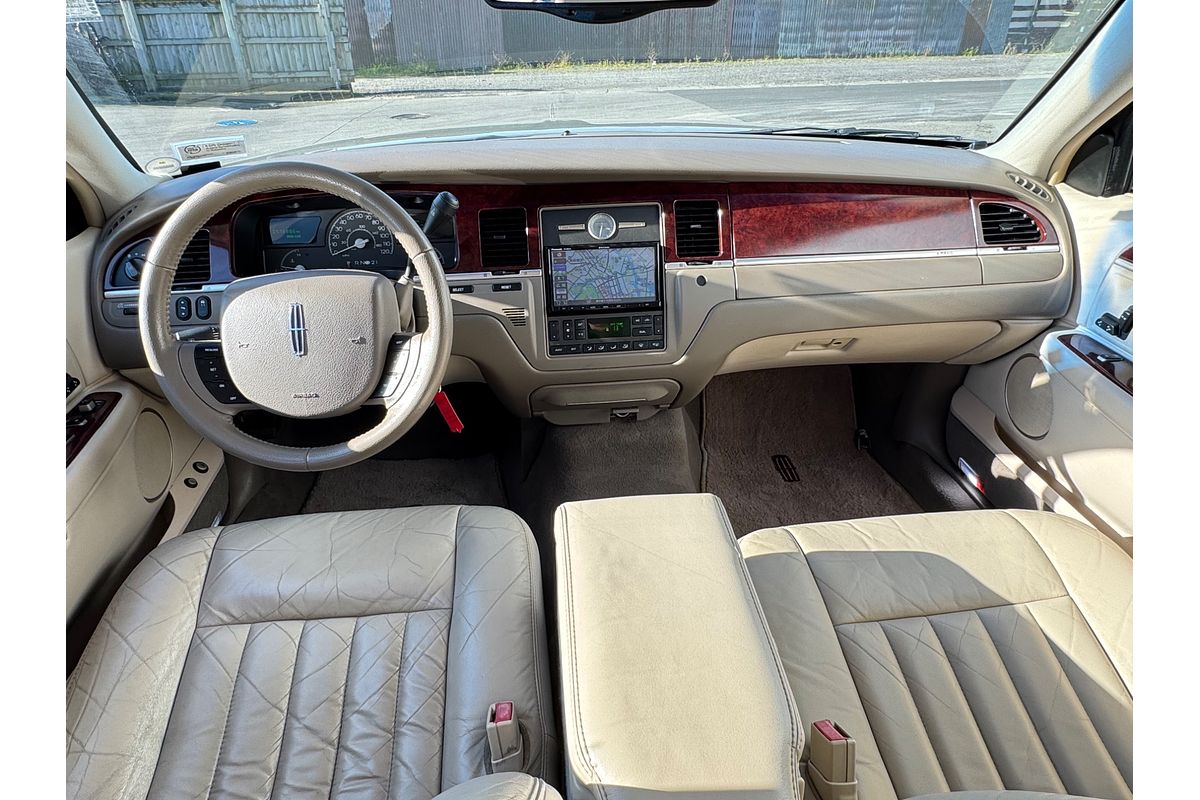 2004 Lincoln TOWNCAR SIGNATURE