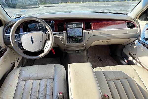 2004 Lincoln TOWNCAR SIGNATURE