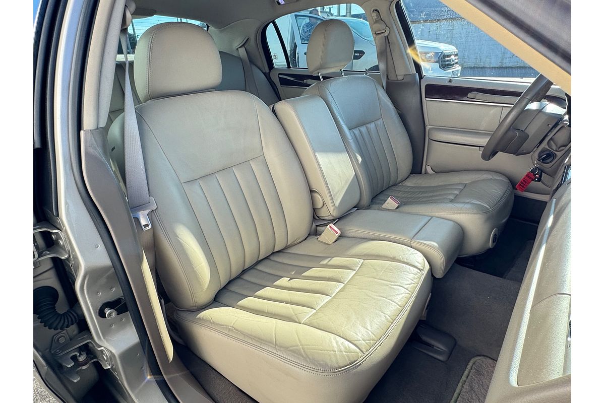 2004 Lincoln TOWNCAR SIGNATURE