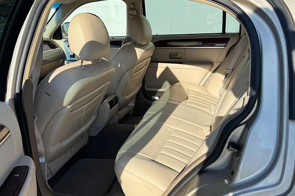 2004 Lincoln TOWNCAR SIGNATURE