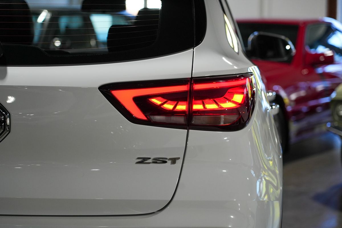 2022 MG ZST Essence