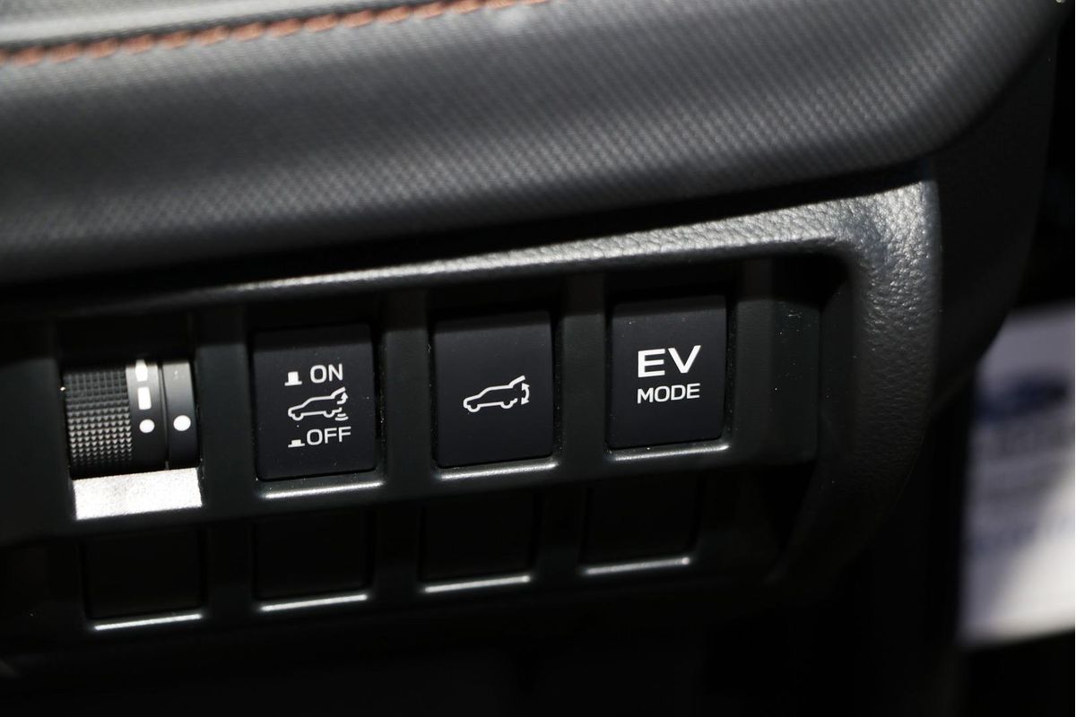 2025 Subaru Forester Hybrid Touring S6