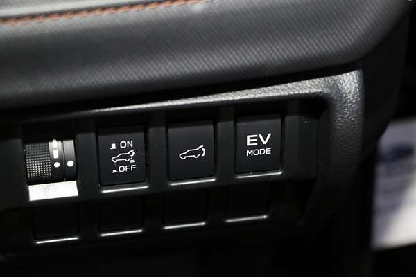 2025 Subaru Forester Hybrid Touring S6