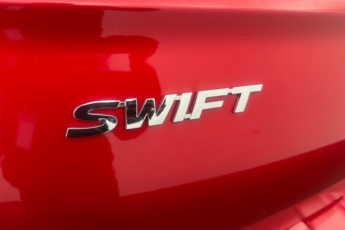 2025 Suzuki Swift Hybrid GLX UZ