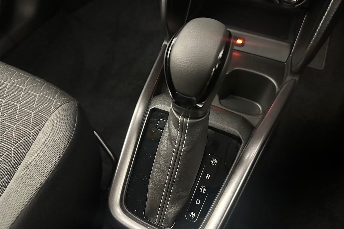 2025 Suzuki Swift Hybrid GLX UZ