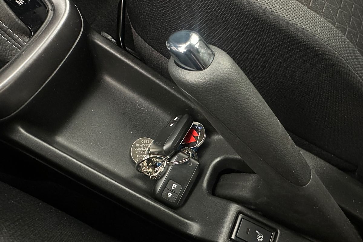 2025 Suzuki Swift Hybrid GLX UZ