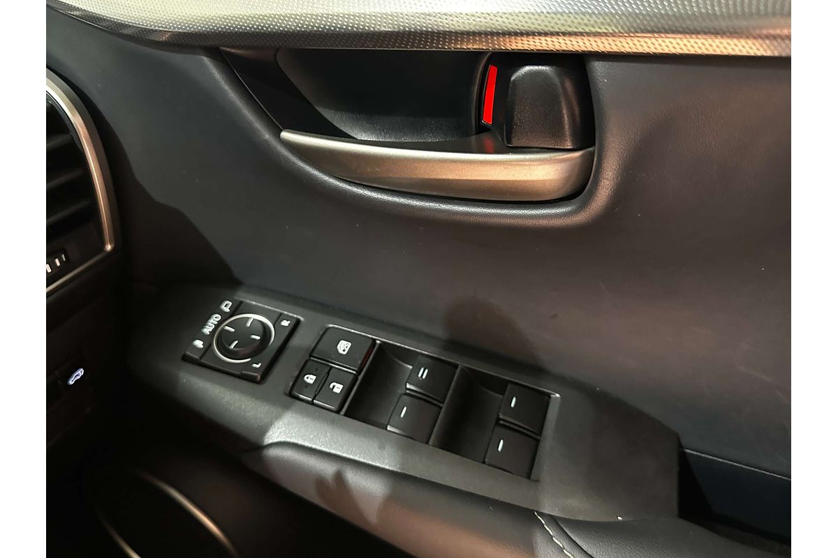 2015 Lexus NX NX300h Luxury AYZ10R