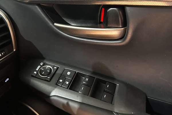 2015 Lexus NX NX300h Luxury AYZ10R
