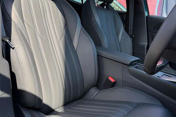 2025 Peugeot 408 GT Premium Hybrid P54