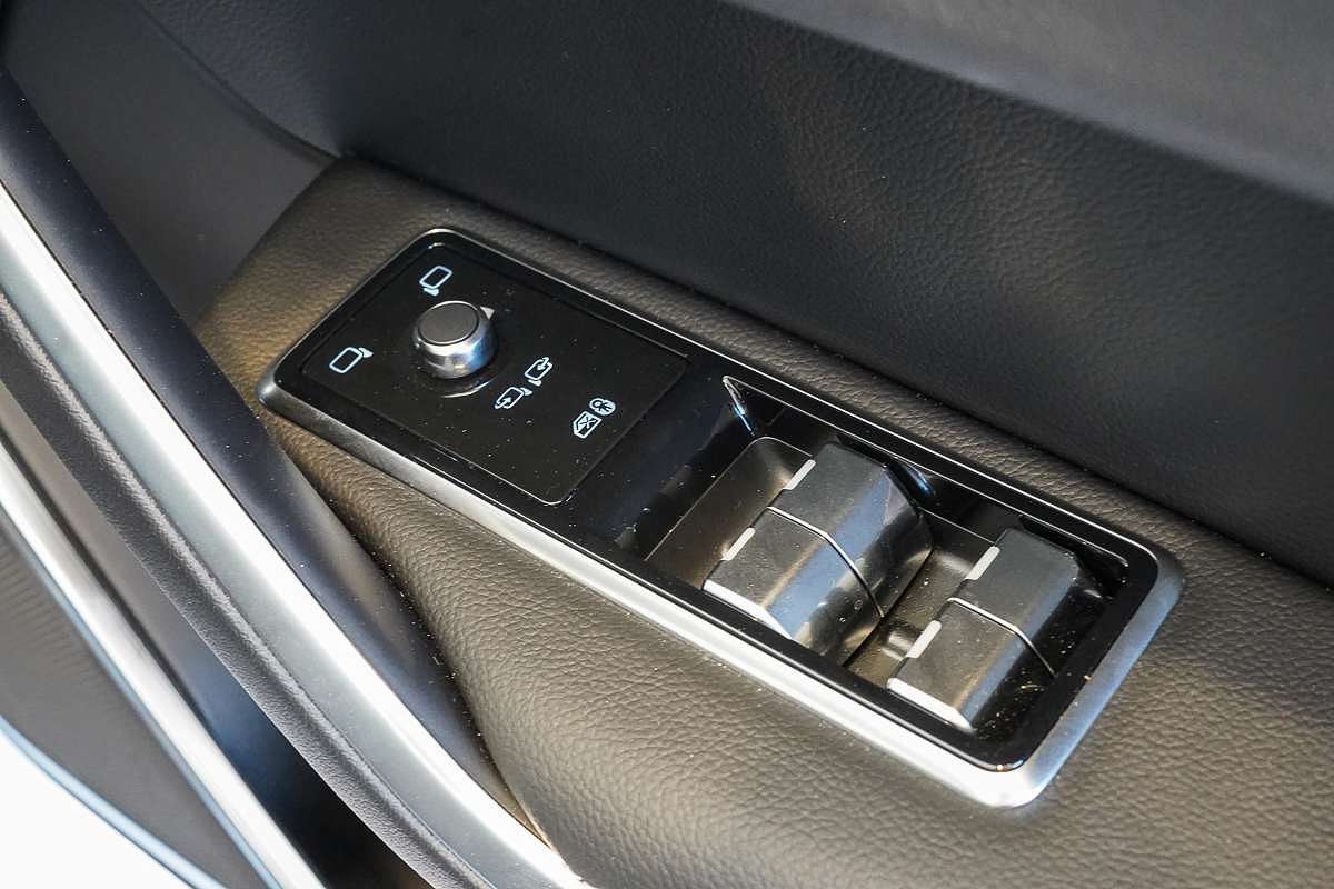 2024 Jaguar F-PACE PHEV P400e R-Dynamic SE 90th Anniversary Edition X761