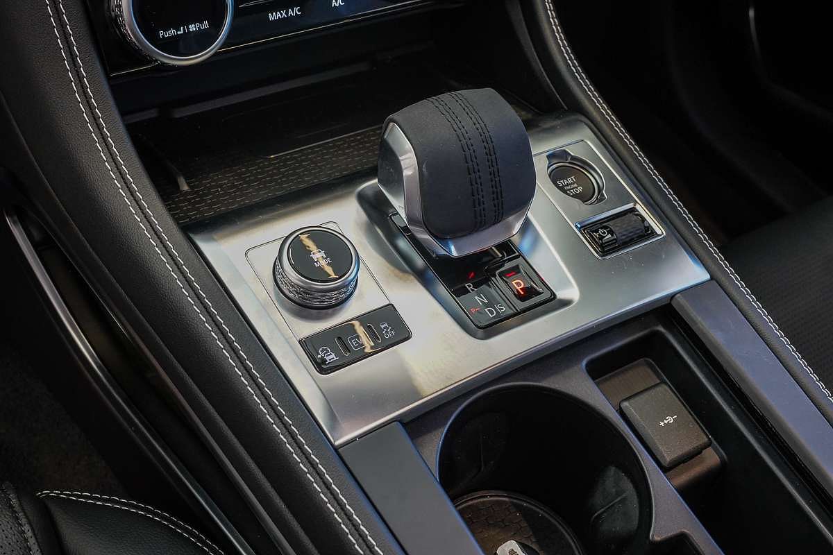 2024 Jaguar F-PACE PHEV P400e R-Dynamic SE 90th Anniversary Edition X761