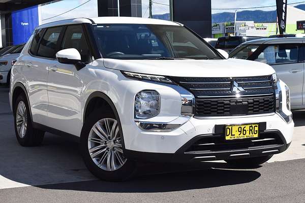 2024 Mitsubishi Outlander ES ZM