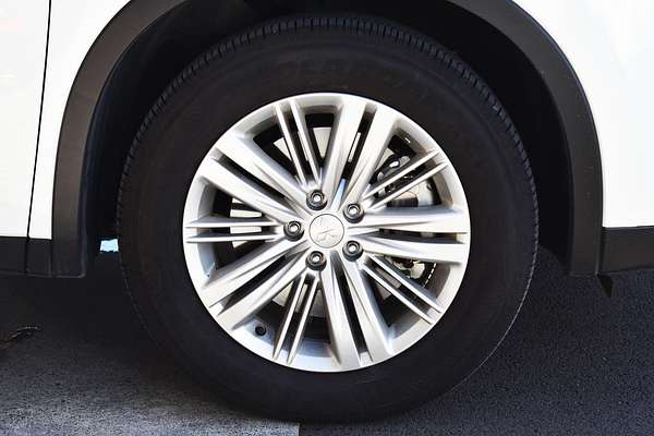2024 Mitsubishi Outlander ES ZM