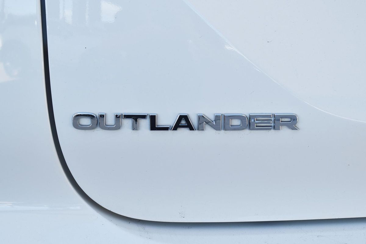 2024 Mitsubishi Outlander ES ZM