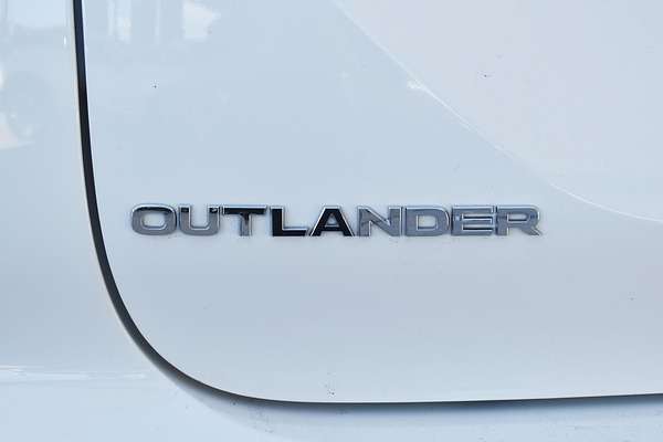 2024 Mitsubishi Outlander ES ZM
