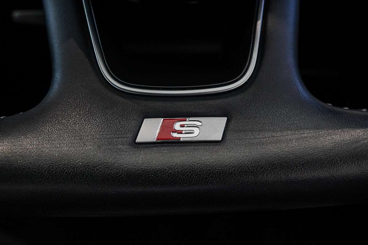2019 Audi A4 45 TFSI S line B9