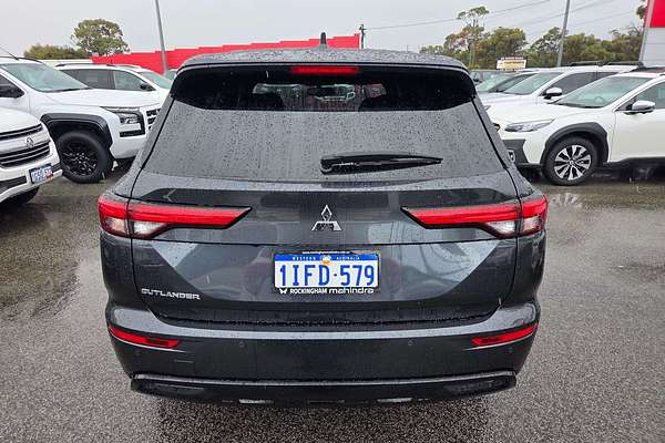2024 Mitsubishi Outlander Black Edition ZM