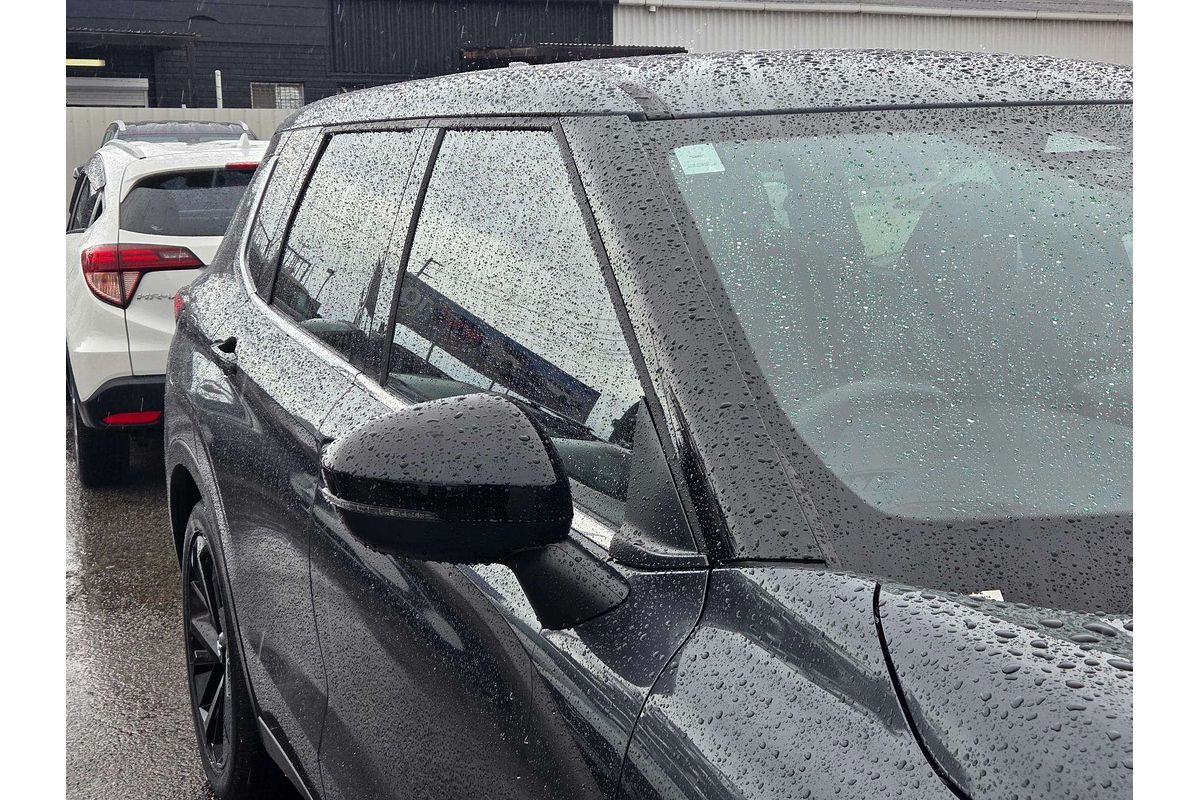 2024 Mitsubishi Outlander Black Edition ZM