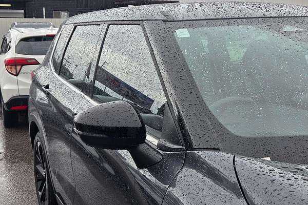 2024 Mitsubishi Outlander Black Edition ZM