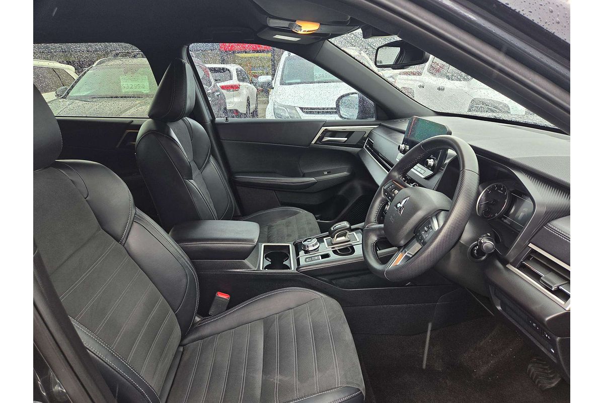 2024 Mitsubishi Outlander Black Edition ZM