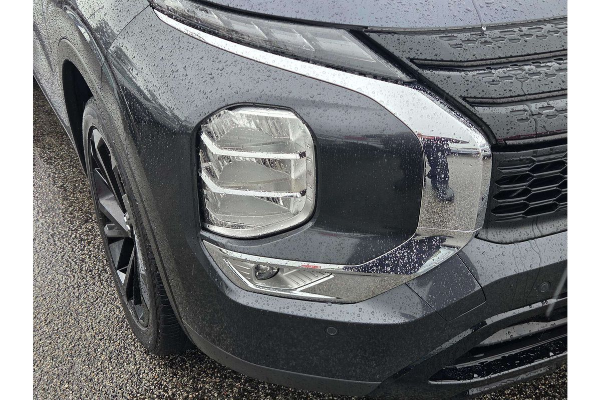2024 Mitsubishi Outlander Black Edition ZM