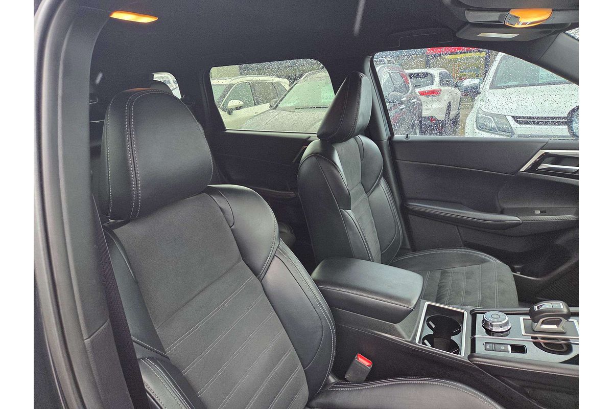 2024 Mitsubishi Outlander Black Edition ZM