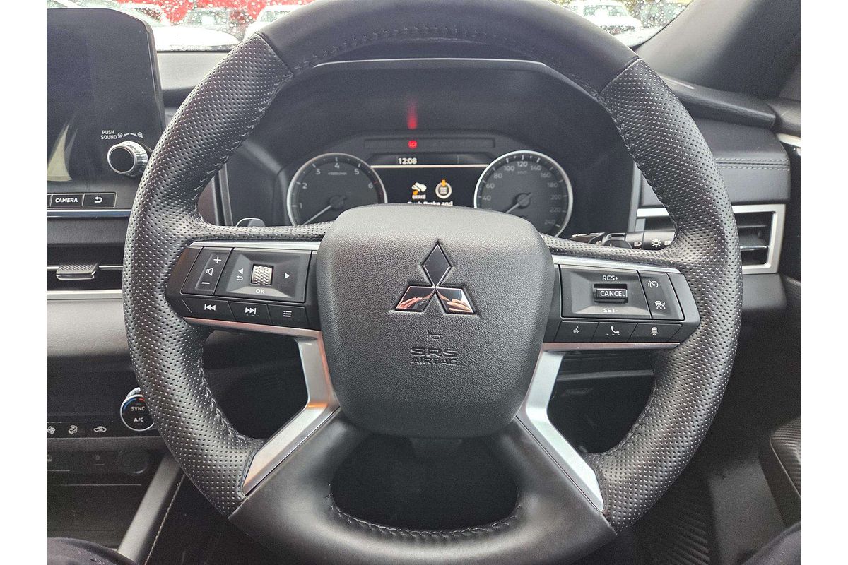 2024 Mitsubishi Outlander Black Edition ZM