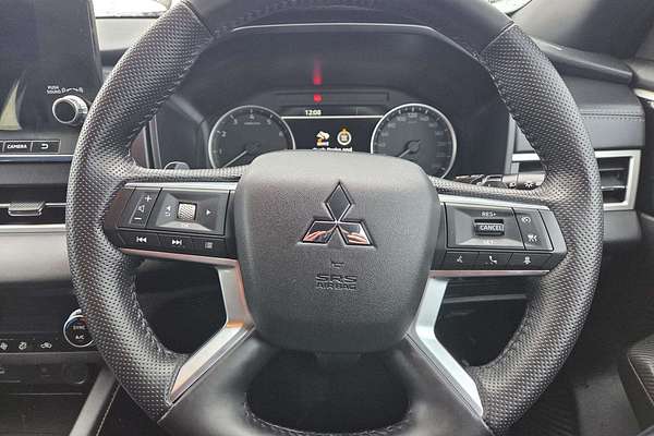 2024 Mitsubishi Outlander Black Edition ZM