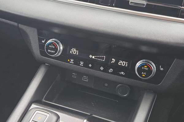 2024 Mitsubishi Outlander Black Edition ZM