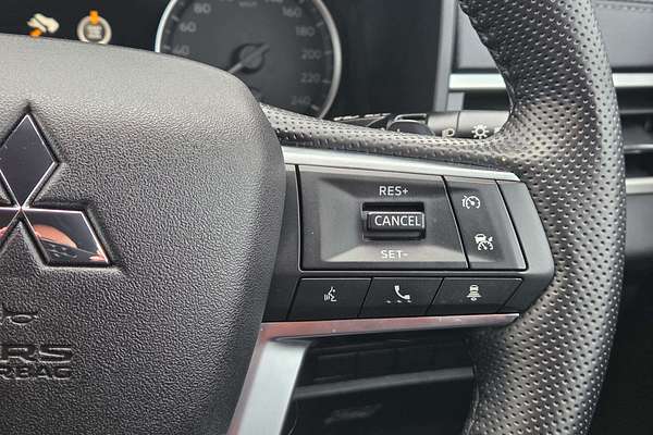 2024 Mitsubishi Outlander Black Edition ZM