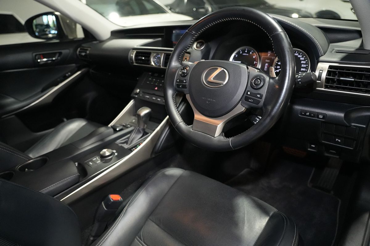 2016 Lexus IS IS200t Luxury ASE30R