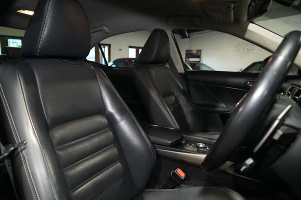 2016 Lexus IS IS200t Luxury ASE30R