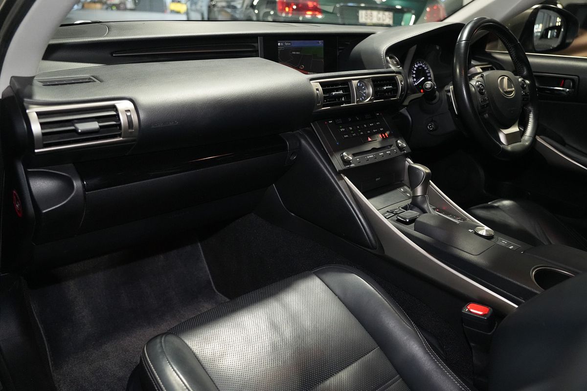 2016 Lexus IS IS200t Luxury ASE30R
