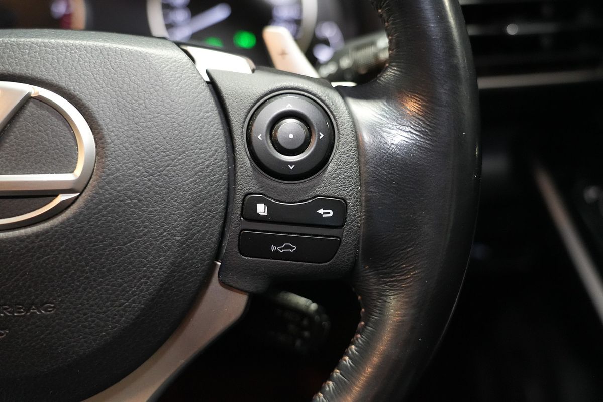 2016 Lexus IS IS200t Luxury ASE30R