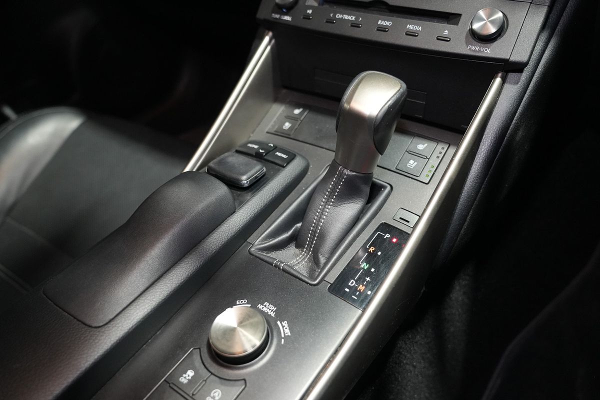 2016 Lexus IS IS200t Luxury ASE30R