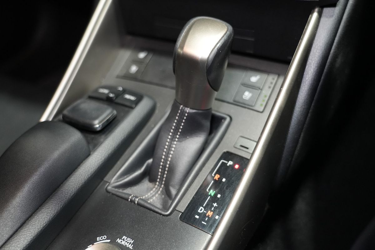 2016 Lexus IS IS200t Luxury ASE30R
